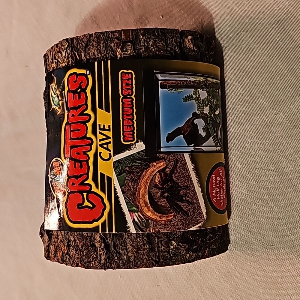 Creatures reptile wooden log